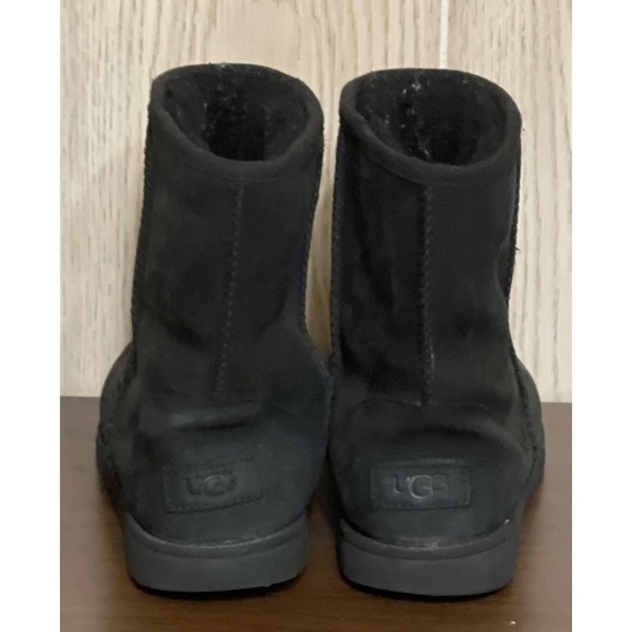 UGG Kids Classic Short Weather Black Boots Size 4 - Picture 2 of 4
